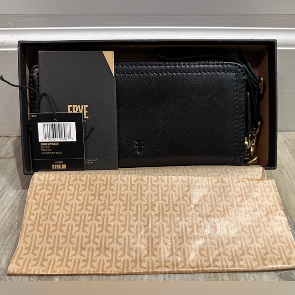 Frye Handbags - Frye Claude Leather Zip wallet DB067